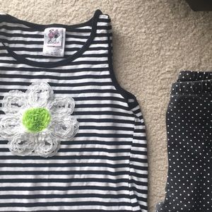 Outfit set; top and capris